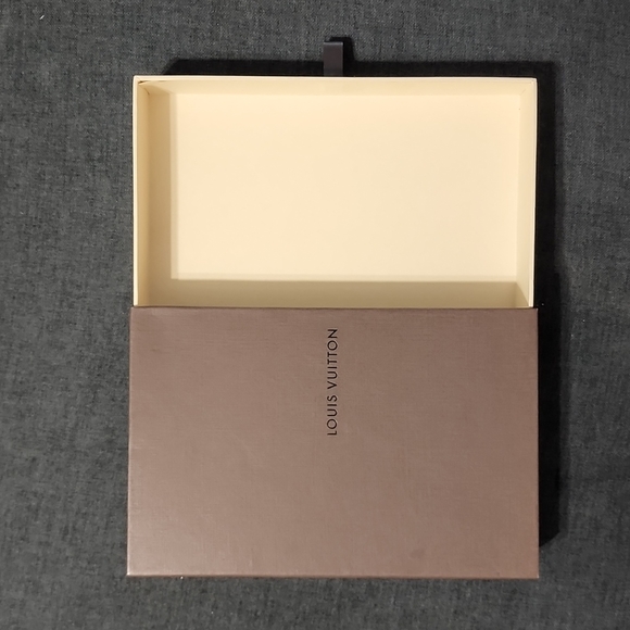 Louis Vuitton pull box - Picture 2 of 2